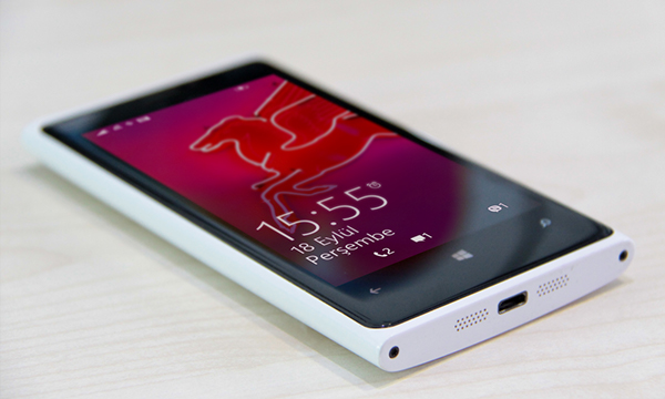 9 Nokia Lumia 920 Mock-Ups PSD