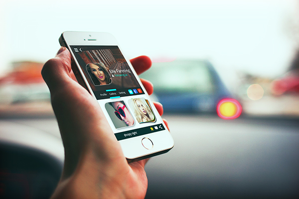 iPhone 6 Mockup Hand View PSD