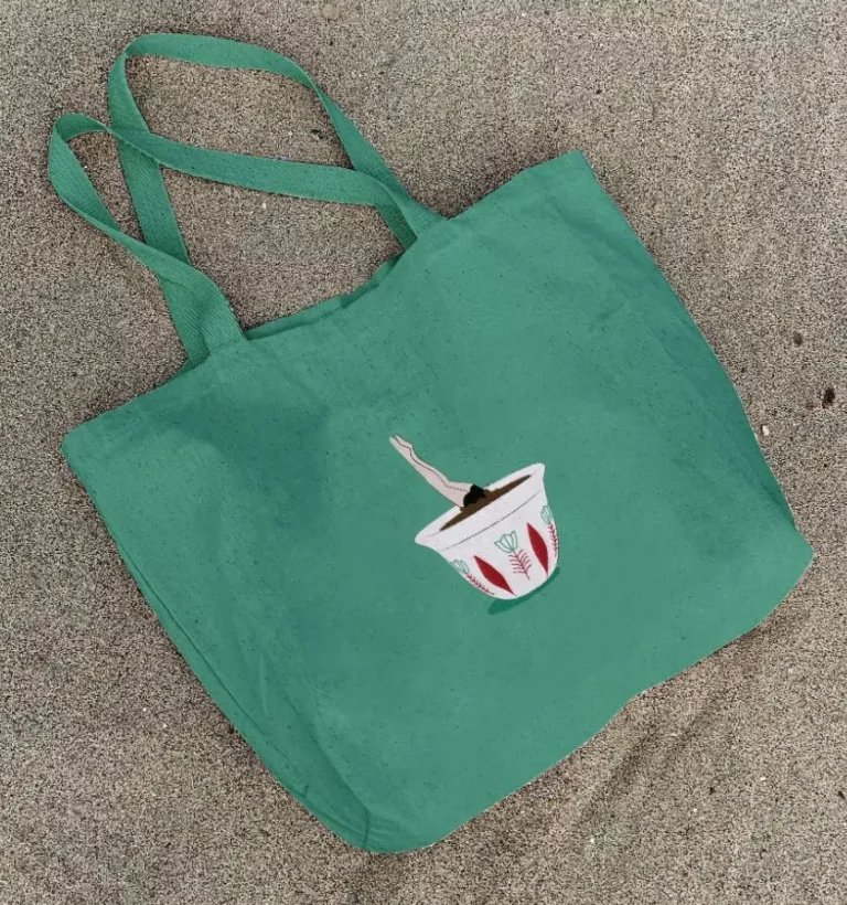 Tote Bag On The Sand Mockup PSD