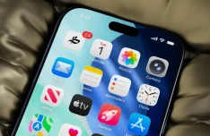 iOS 26 App Icon Mockup (Liquid Glass Included)